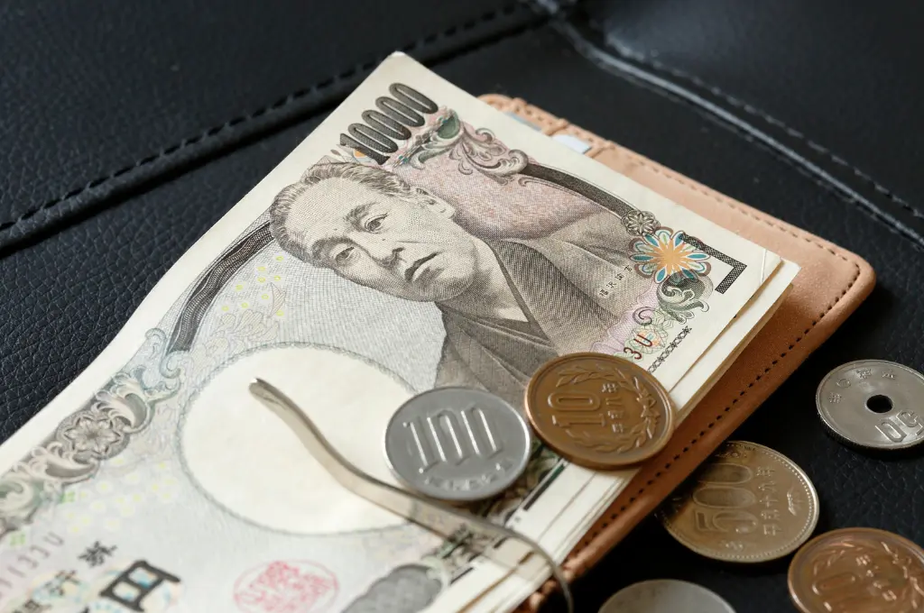 Payment tray at Japanese store counter